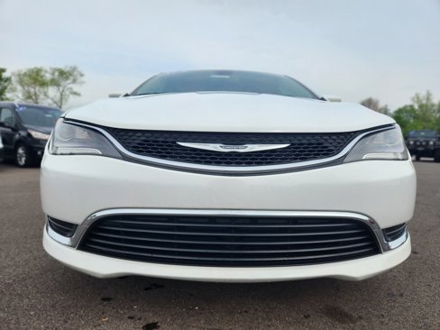 Used 2017 Chrysler 200 Limited Platinum image 5