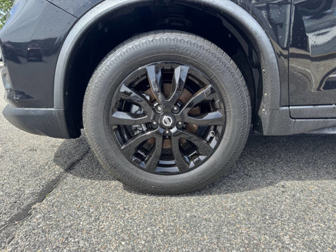 Used 2019 Nissan Rogue SV image 4