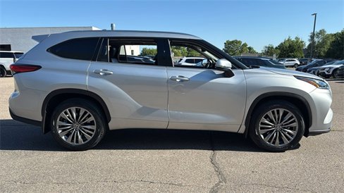 Used 2021 Toyota Highlander Platinum image 3