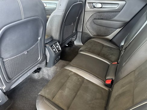 Certified 2023 Volvo XC40 Recharge Ultimate image 11