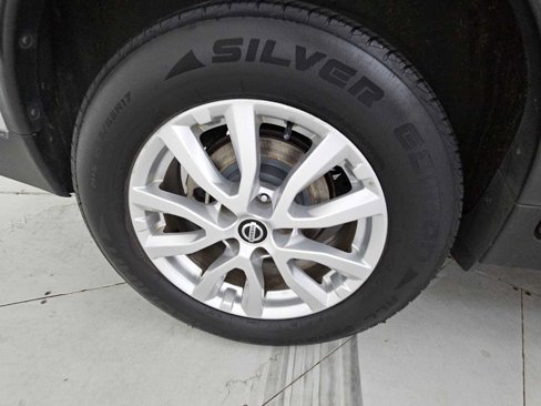 Used 2018 Nissan Rogue SV image 32