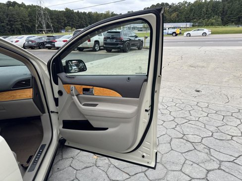 Used 2015 Lincoln MKX AWD w/ Equipment Group 102A image 18
