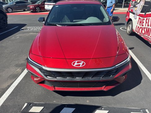 Used 2025 Hyundai Elantra SEL image 2