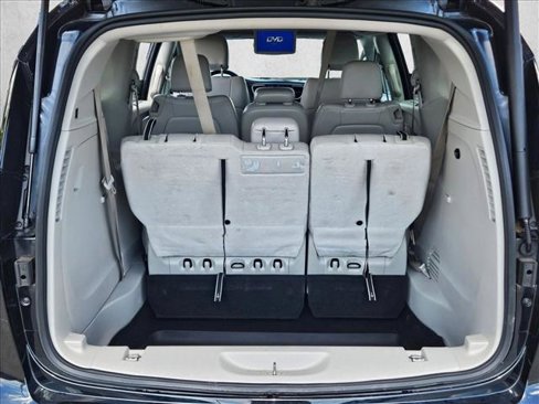 Certified 2018 Chrysler Pacifica Touring-L w/ Premium Audio Group image 7