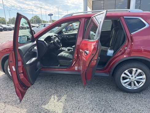 Used 2016 Nissan Rogue SV w/ SV Premium Package image 4