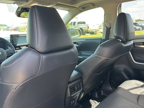 Used 2020 Toyota RAV4 XLE Premium image 17