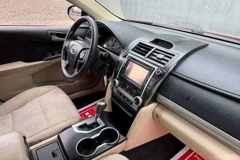 Used 2014 Toyota Camry LE image 17