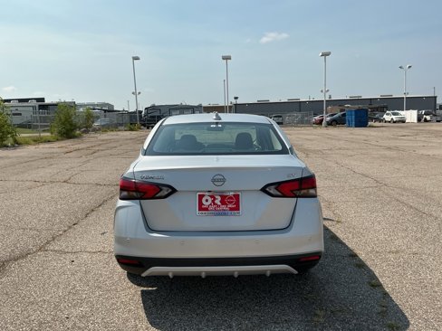 Used 2023 Nissan Versa SV image 6