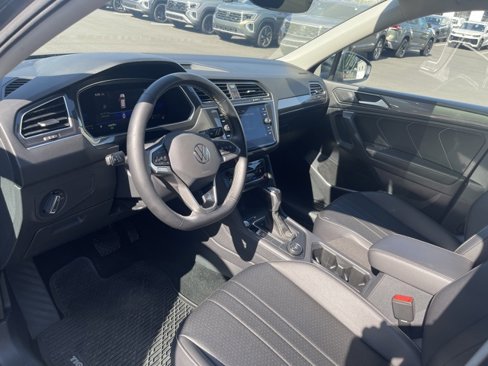 Certified 2022 Volkswagen Tiguan SE w/ Panoramic Sunroof Package image 15