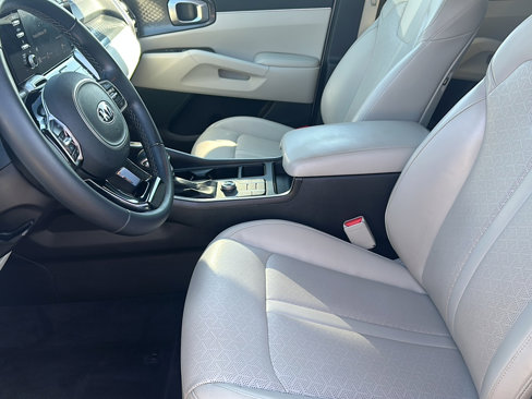 Used 2021 Kia Sorento S image 13