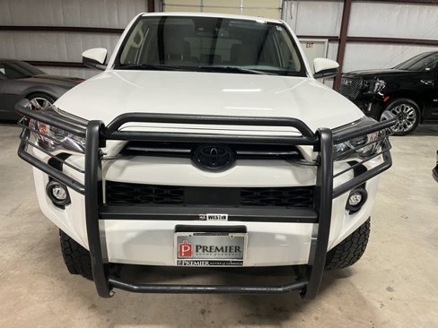 Used 2021 Toyota 4Runner SR5 image 6