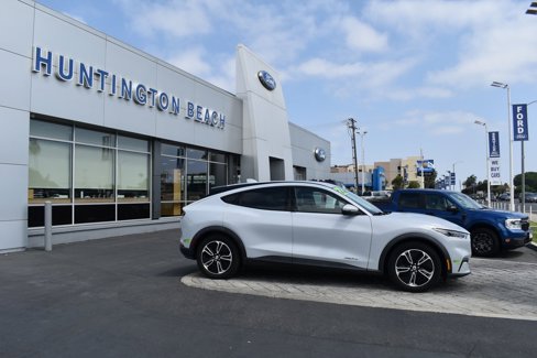 Used 2022 Ford Mustang Mach-E Select image 3