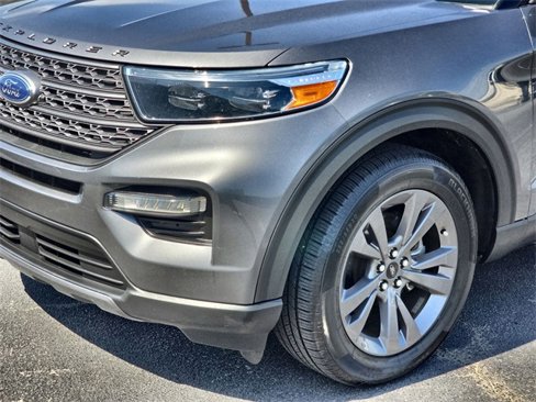 Used 2022 Ford Explorer XLT w/ Equipment Group 202A image 10