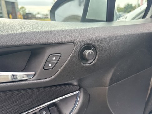 Used 2017 Chevrolet Cruze LS image 12
