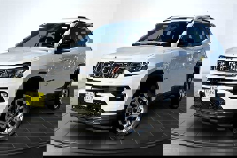 New 2025 Jeep Compass Latitude image 2