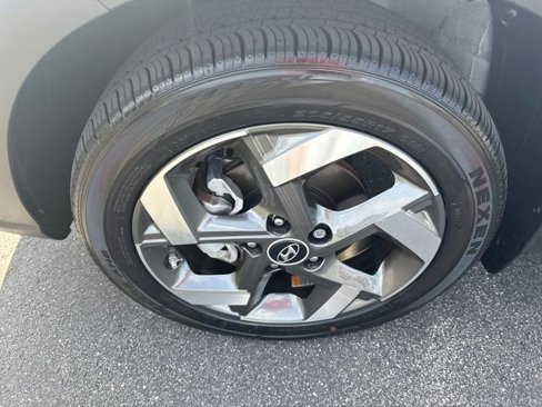 Used 2024 Hyundai Venue Limited image 35