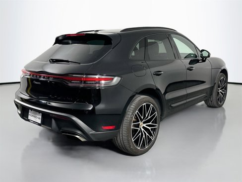 Certified 2024 Porsche Macan image 7