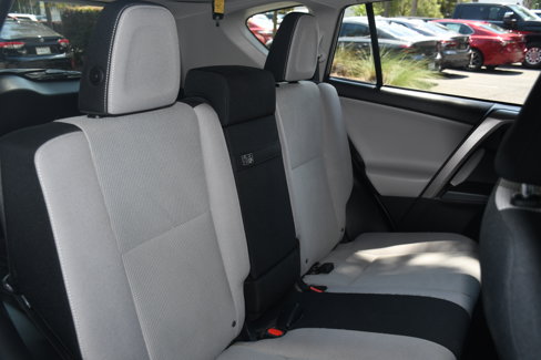 Used 2018 Toyota RAV4 LE image 18