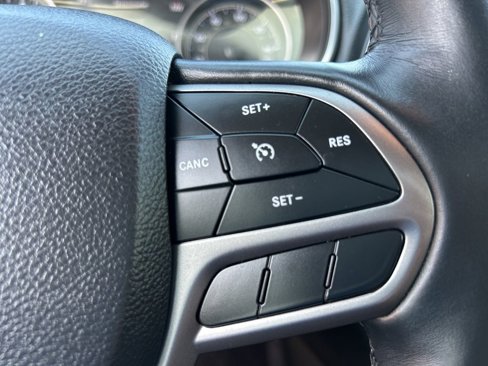 Used 2019 Jeep Cherokee Limited image 25