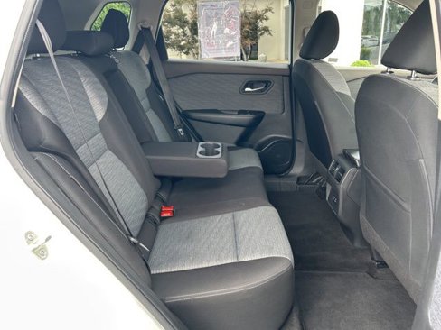 Used 2023 Nissan Rogue SV image 34