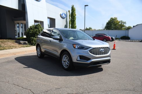 Used 2024 Ford Edge SEL image 9