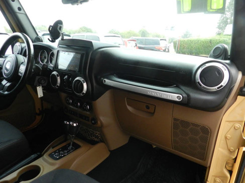 Used 2014 Jeep Wrangler Unlimited Sahara image 13