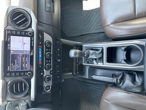 Used 2020 Toyota Tacoma Limited image 30