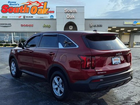 Used 2023 Kia Sorento LX image 4