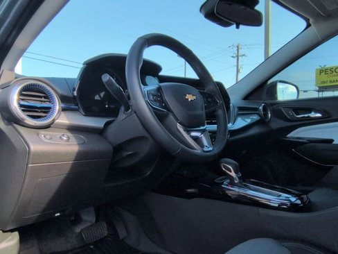 Certified 2025 Chevrolet Trax LT w/ Driver Confidence Package image 8