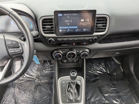 Used 2023 Hyundai Venue SEL image 16