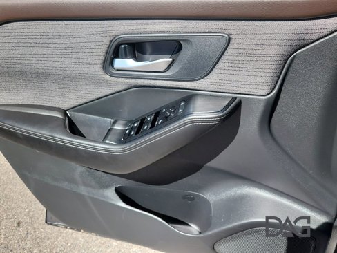 Used 2021 Nissan Rogue SV image 16