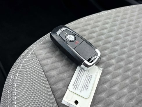 Used 2020 Ford Escape SE image 26