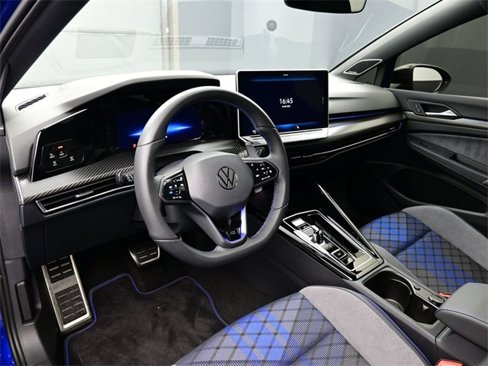 Used 2025 Volkswagen Golf R Black Edition image 4