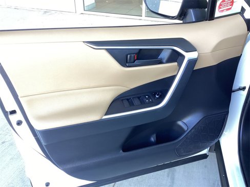 Used 2019 Toyota RAV4 LE image 20