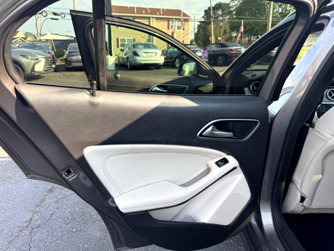 Used 2016 Mercedes-Benz GLA 250 4MATIC image 13