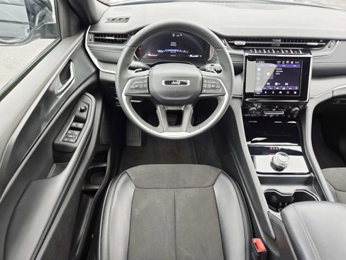 Used 2024 Jeep Grand Cherokee Altitude image 12