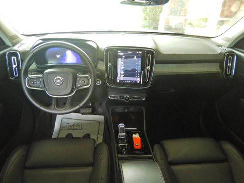 Used 2025 Volvo XC40 B5 Plus image 4