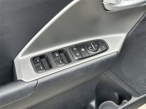 Used 2017 Kia Niro FE image 16