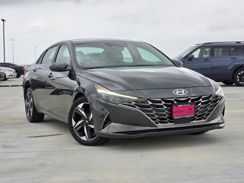 Used 2022 Hyundai Elantra Limited image 3