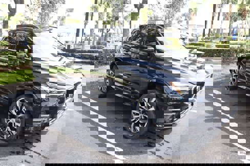 Certified 2022 Volvo XC60 B5 Momentum w/ Advanced Package image 1