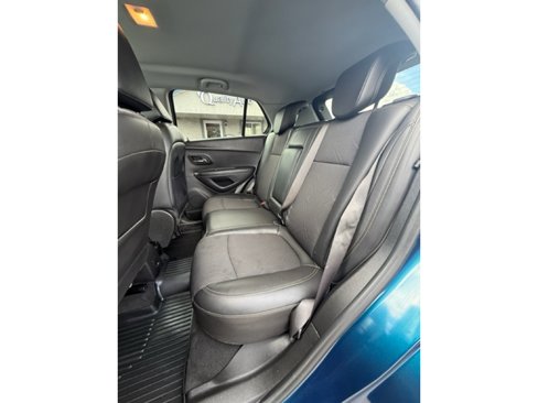 Used 2020 Chevrolet Trax LT w/ LT Convenience Package image 14
