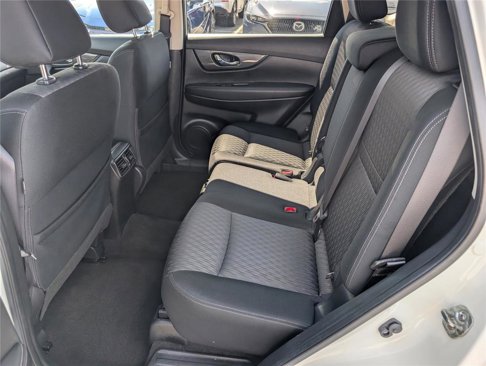 Used 2017 Nissan Rogue SV w/ SV Premium Package image 15