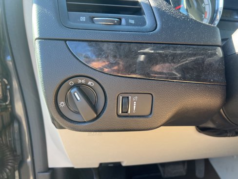 Used 2019 Dodge Grand Caravan SE w/ UConnect Hands-Free Group image 24