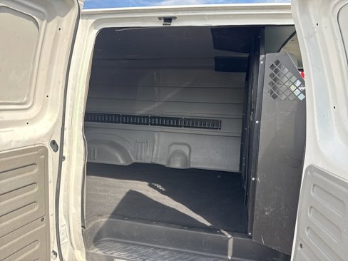 Used 2014 Ford E-350 and Econoline 350 Extended Super Duty image 12