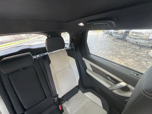 Used 2020 Land Rover Discovery Sport SE R-Dynamic image 15