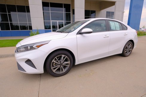 Used 2023 Kia Forte LXS image 2