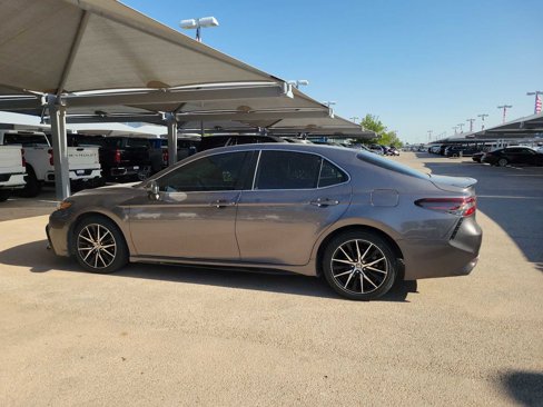 Used 2021 Toyota Camry SE w/ Carpet Mat Package (TMS) image 3
