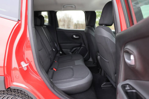 Used 2023 Jeep Renegade Latitude w/ Premium Group image 14