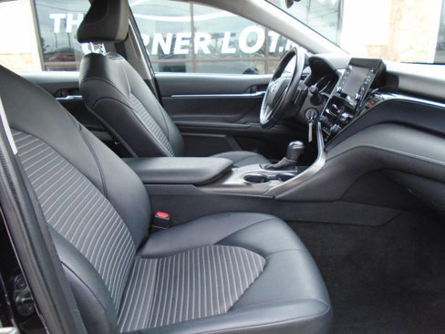 Used 2021 Toyota Camry SE image 15