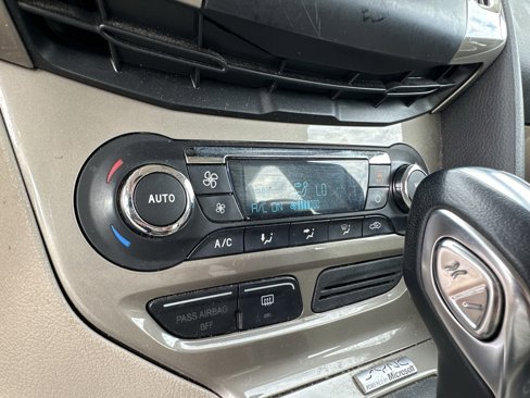 Used 2012 Ford Focus SEL w/ SEL/Titanium Winter Pkg image 20
